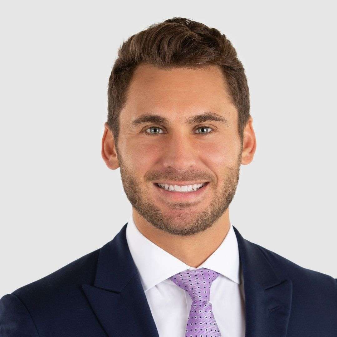 male recurring new hire headshot
